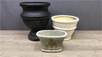 3 Planter Pots 1 Resin Pedestal & 2 Ceramic