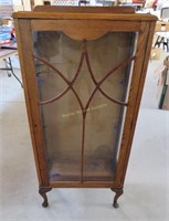 small vint display cabinet w 2 glass shelves50"h