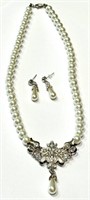 LOVELY PEARL NECKLACE AND EARRING SET