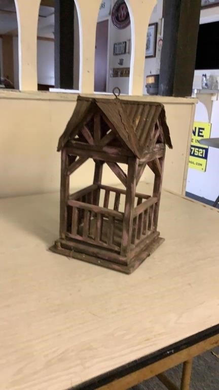 Primitive birdhouse
