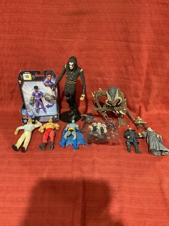 COMIC BOOK COLLECTION AND ACTION FIGURES