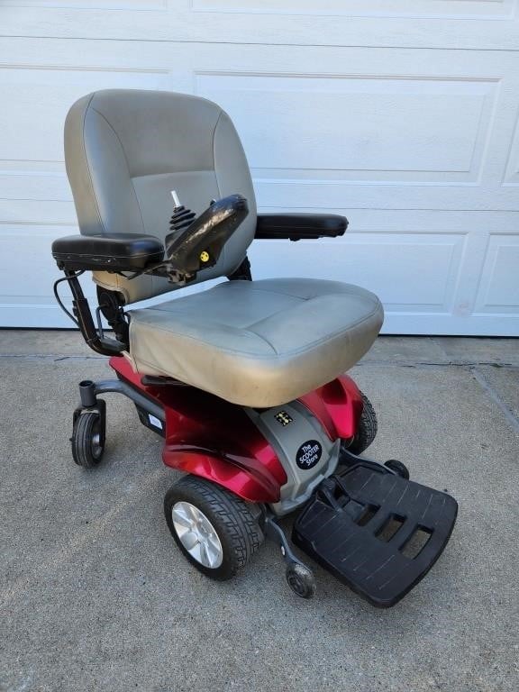 JAZZY ELECTRIC MOBILITY SCOOTER / CHAIR.
