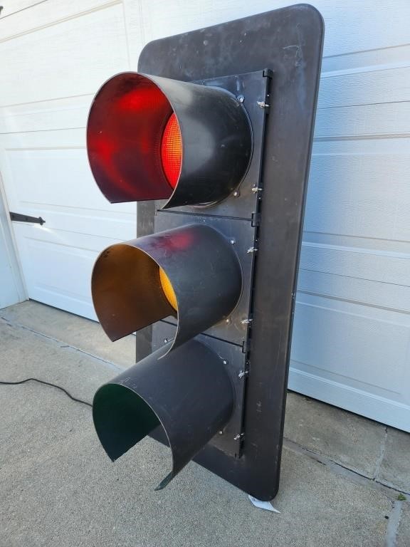 STOP LIGHT / LARGE INDUSTRIAL. WITH 110V PLUG IN