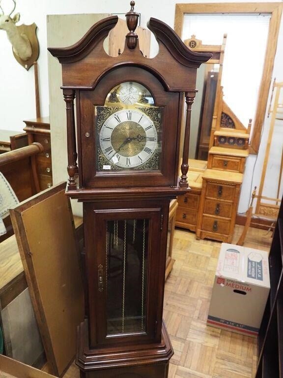 Ethan Allen Grandfather striking clock, Chippendal