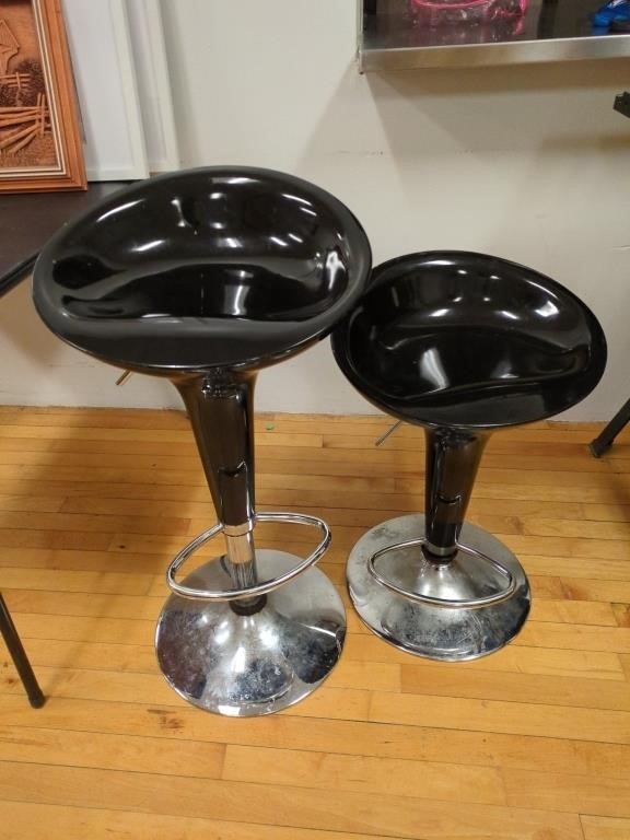 Black bar stools  (2 pieces), as is.