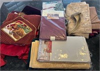 F - MIXED LOT OF TABLE LINENS (W16)