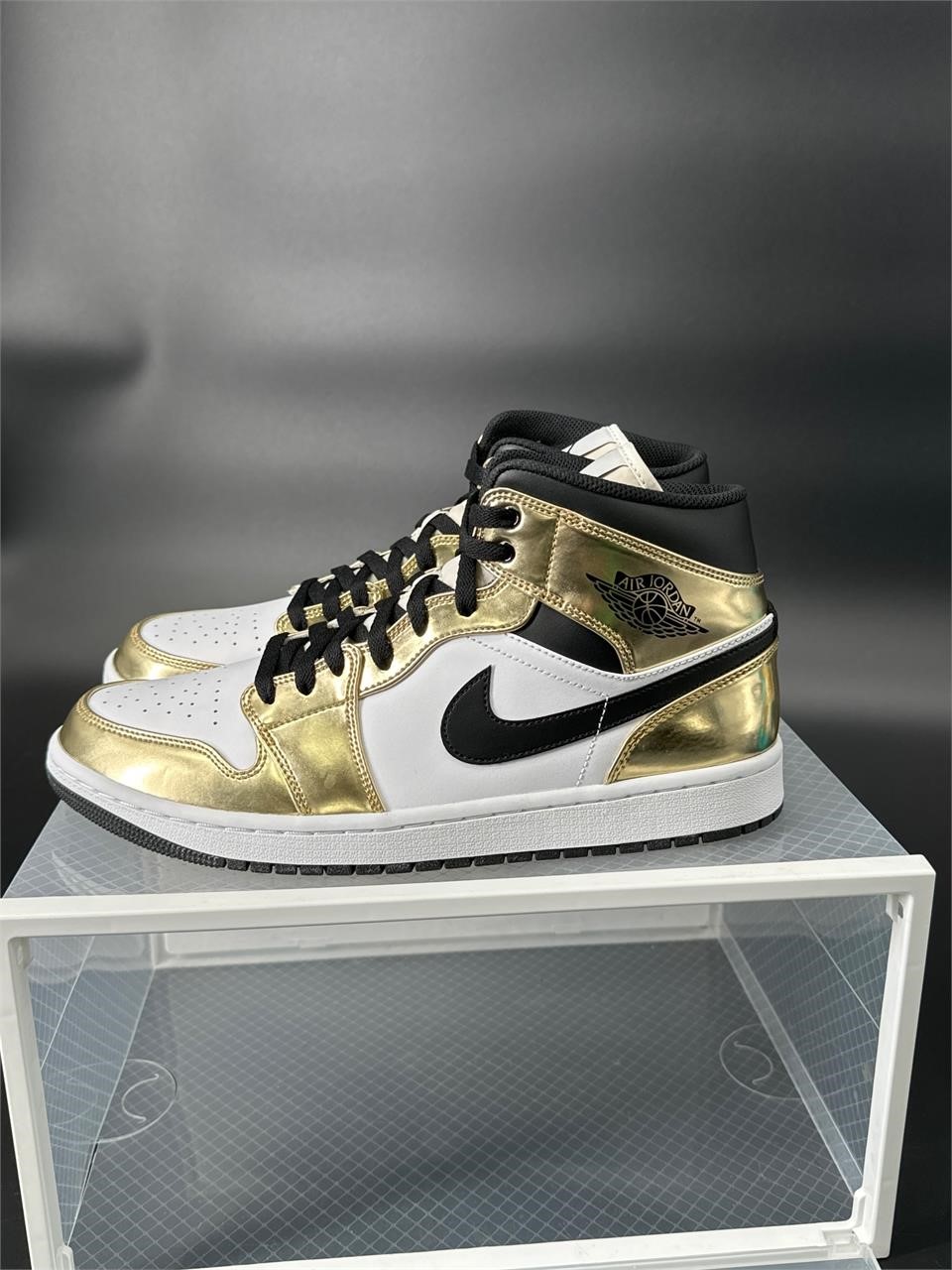Nike Air Jordan 1 Mid SE Metallic Gold Black/White