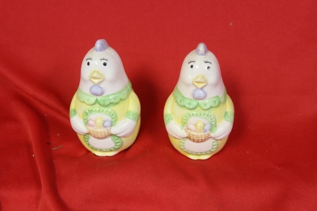 Pair of Rooster Salt and Pepper Shakers