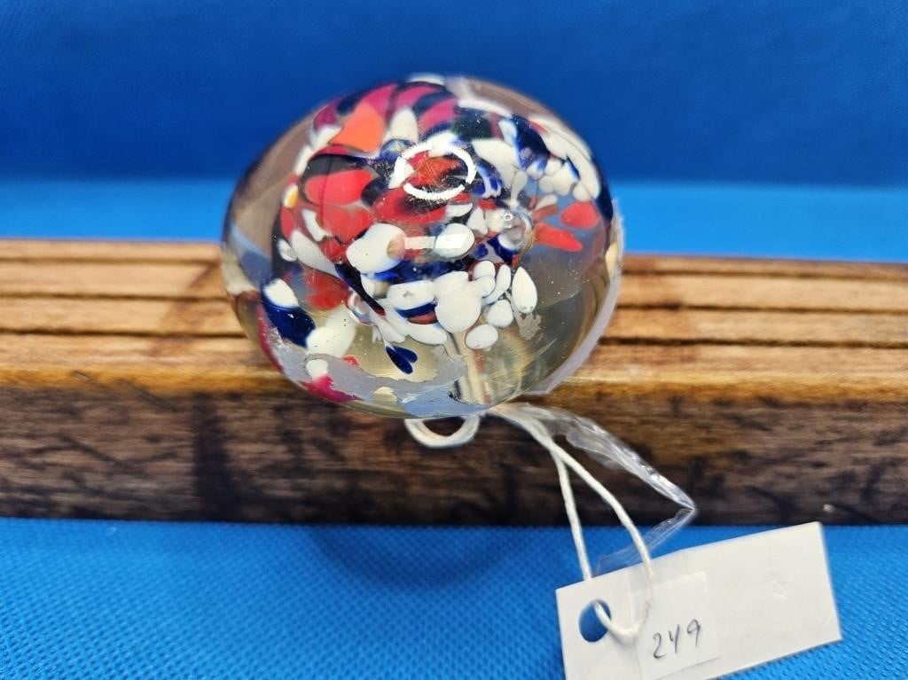 SMALL PAPER WEIGHT WITH DESIGN