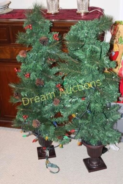 2 Christmas Trees 45H