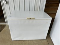 1998 White Westinghouse Chest Freezer