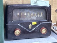 Vintage Mallory Tabletop Radio
