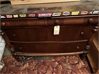 Chest of Drawers/89-Ornaments, 1/64, Plaques, Etc.