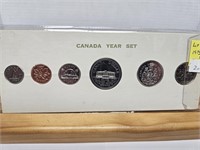 1973 YEAR SET IN CARBOARD HOLDER