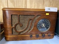 Vintage Countertop Radio