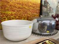 Pyrex Mixing Bowl with Cake Server
