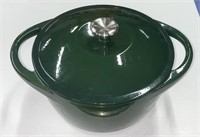 Cast iron covered round Dutch oven