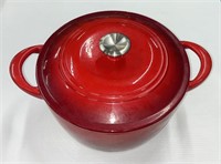 Cast iron covered Dutch oven
