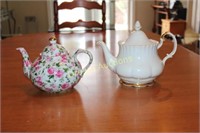 2 Tea Pots incl Royal Albert " Val D or"