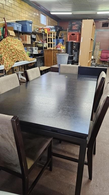 Dining Table and 6 Upolstered Chairs