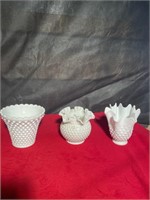 Fenton hobnail 3 pieces 1 pc is chipped