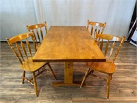 Vintage Light Finish Dining Table w/4 Chairs