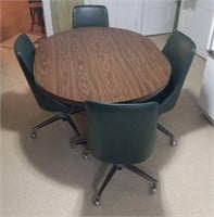 Kitchen Table w/ 4 Chairs & Leaf