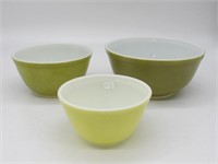 LOT OF 3 PYREX NESTING BOWLS GREEN/YELLOW 9 IN WD