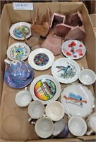 FLAT OF CERAMIC SOUVENIER CUPS & SAUCERS