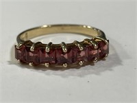 10 kt Gold Garnet Ring Size 6