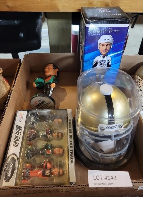 FLAT OF SPORTS COLLECTIBLES