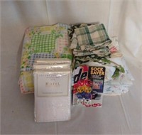 Variety Of Sheets & Pillow Cases