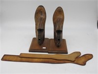 SHOE CUSTOME BOOK ENDS, & 2 STOCKING FRAMES