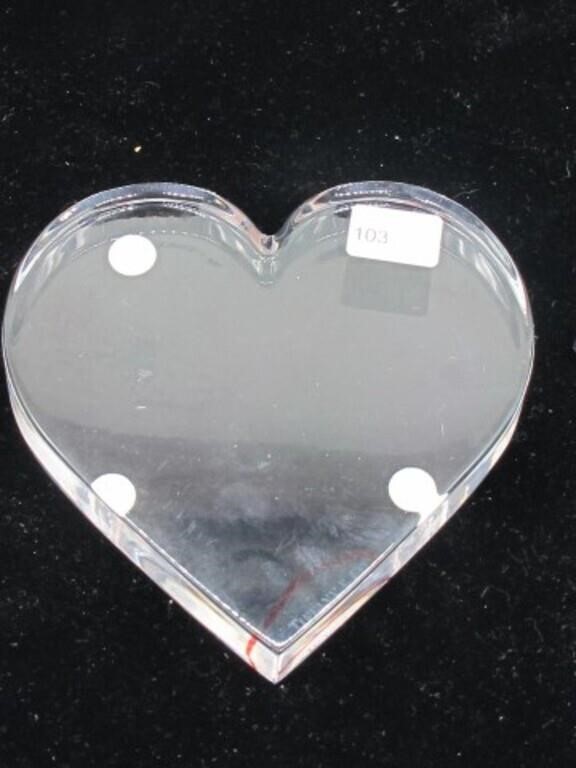 MINT TIFFANY AND COMPANY HEART PAPERWEIGHT 4X4 IN