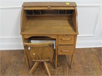 SMALL OAK CHILDS ROLL TOP DESK WITH CHAIR