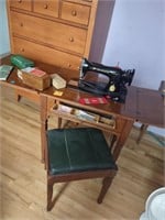 Vintage Singer Sewing Machine Table & Accessories