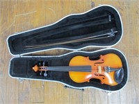 SUZUKI 3/4 SIZE VIOLIN WITH BOW IN HARD SIDED CASE