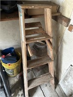 Wooden Step Ladder (trailer)