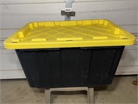 Tote w/Lid, 27 Gal. Black/Yellow, Hole in Bottom