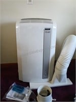DeLonghi Portable Air Conditioner w Remote