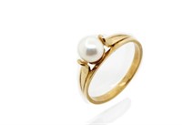 Vintage 5.5mm pearl & 9ct yellow gold ring