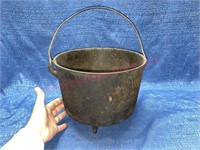 1800's Cast iron 3-leg bean pot