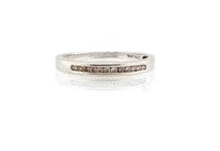 Diamond & 10ct white gold ring