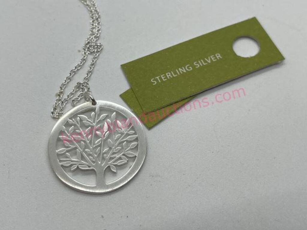 Sterling Silver necklace w/ tree pendant(3.0g)