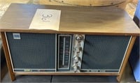 Ross RE-1050 vintage AM/FM radio