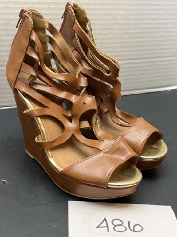 Quipd wedges; size 6.5