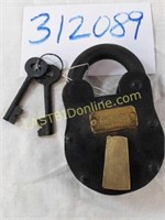 Fort Knox Gold Vault Padlock with keys