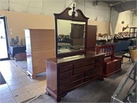 8 Drawer Solid Wood Dresser With Mirror