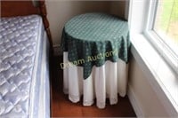 Small Table & Cloth 22DX26H
