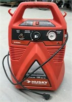 Husky Y1000 135 PSI Compresor